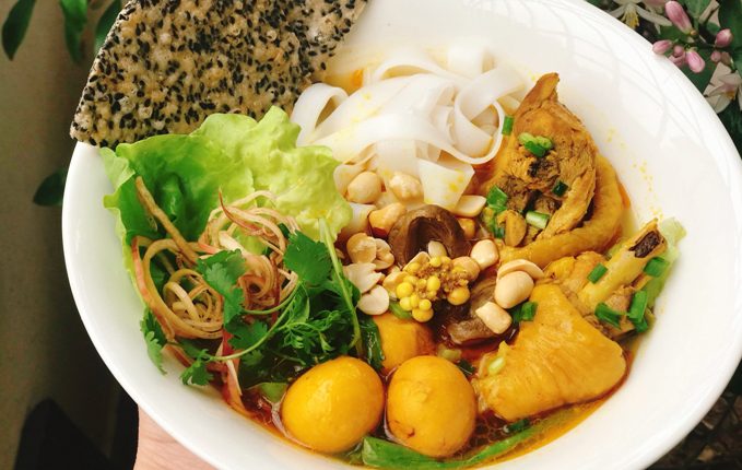 Thực đơn hàng ngày: Mì Quảng gà