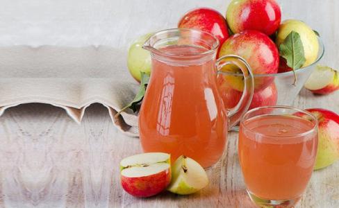 Bạn nên cho trẻ uống nước ép vào thời điểm nào?