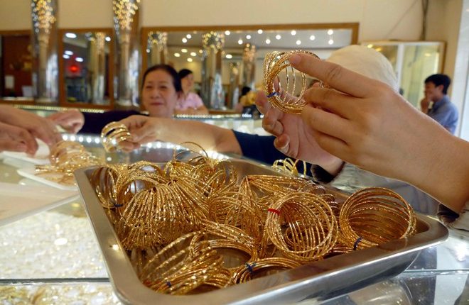 Giá vàng hôm nay ‘giằng co’ trước các thông tin trái chiều