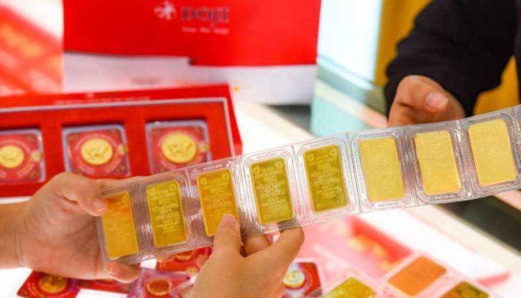 Giá vàng hôm nay phá ngướng cản, vọt lên đỉnh 9 năm