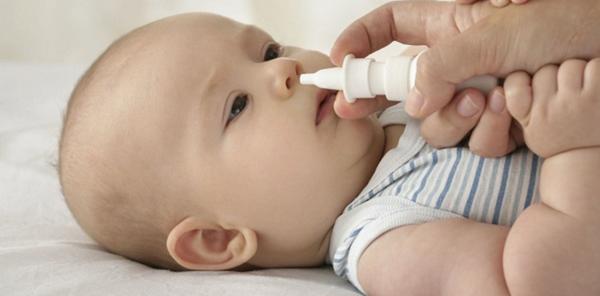 Dùng thuốc co mạch trị ngạt mũi cho trẻ: Những điều cần nhớ