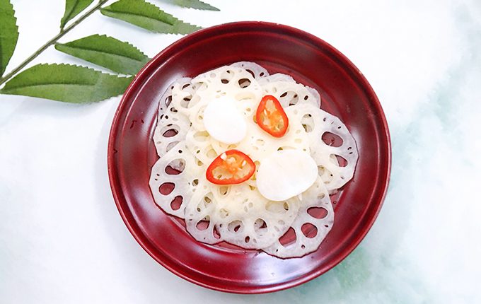 Thực đơn hàng ngày: Củ sen chua ngọt