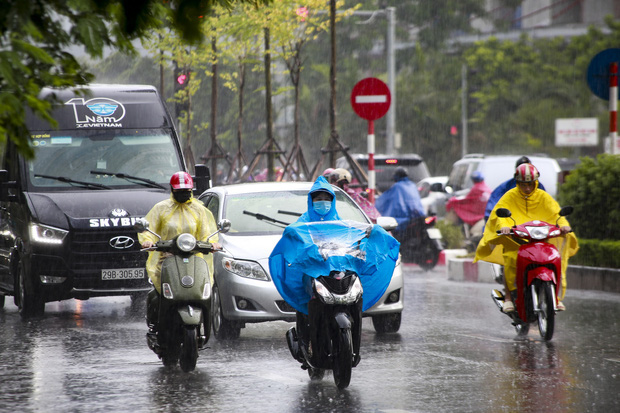 Dự báo thời tiết ngày 11/9/2020: Bắc Bộ mưa giông, Trung Bộ nắng nóng