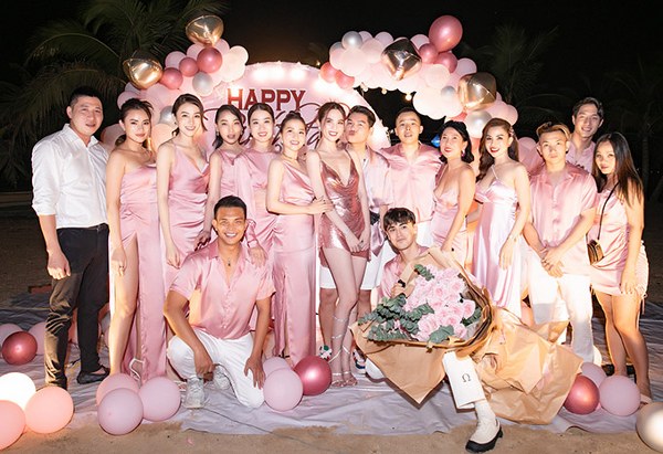 Ngọc Trinh tổ chức sinh nhật tại Hạ Long
