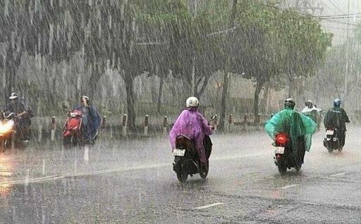 Thời tiết hôm nay bão số 5 đổ bộ miền Trung, mưa lớn diễn ra trên cả nước