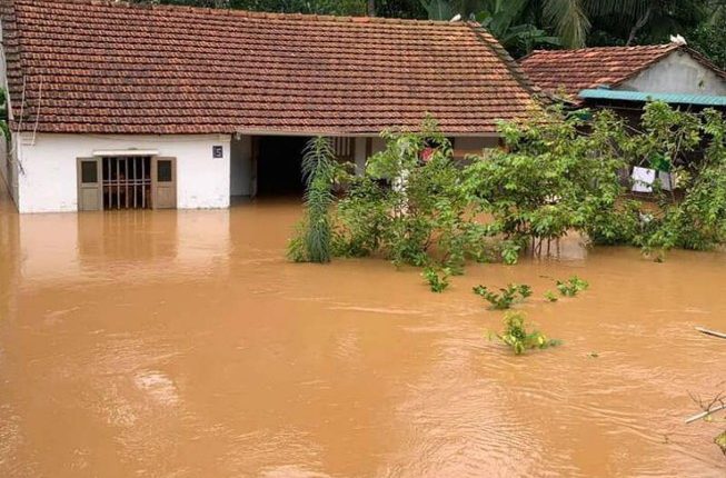 Dự báo thời tiết ngày 25/10/2020: Bão số 8 áp sát, mưa to quay lại miền Trung