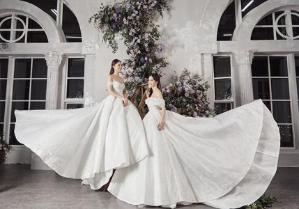 Thụy Vân và Ngọc Hà diện trang phục váy cưới như chị em sinh đôi