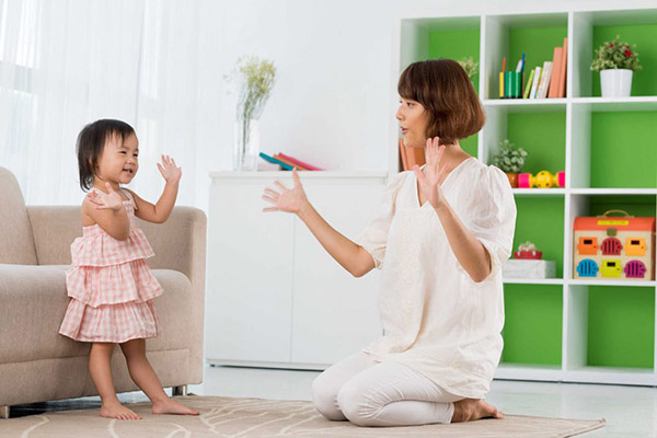Sai lầm cha mẹ thường mắc phải khi chăm sóc trẻ trước 3 tuổi