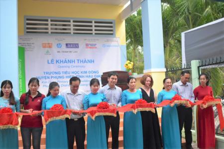 Hơn 90 học sinh ở Hậu Giang đón ngôi trường mới
