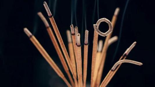 Cách phòng ngừa tác hại của khói hương đối với sức khỏe trong ngày Tết