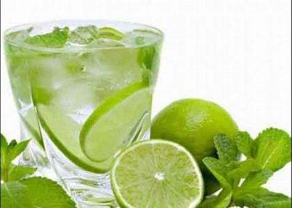 5 dấu hiệu này bạn phải dừng uống nước chanh ngay kẻo mang bệnh vào người