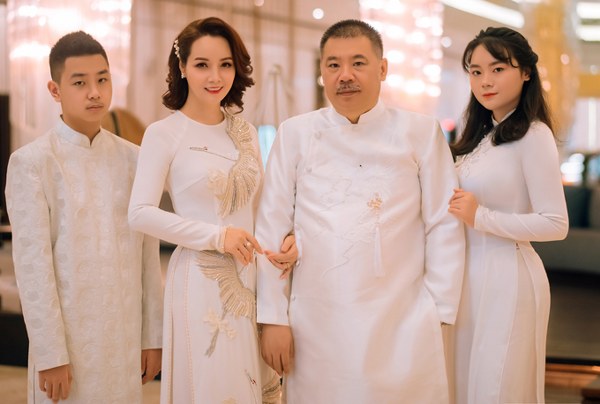 Mai Thu Huyền và ông xã kỷ niệm 18 năm ngày cưới