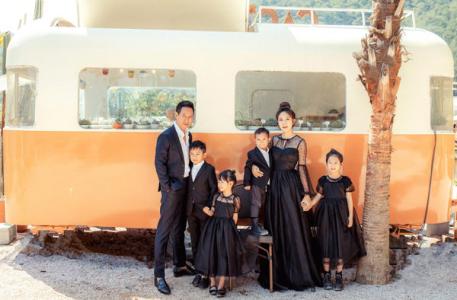 Gia đình Lý Hải mặc ton-sur-ton du lịch ở Đà Lạt