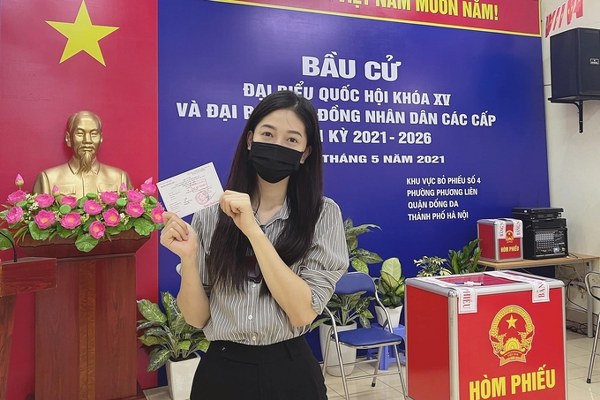 Sao Việt cũng hân hoan trong ngày hội bầu cử
