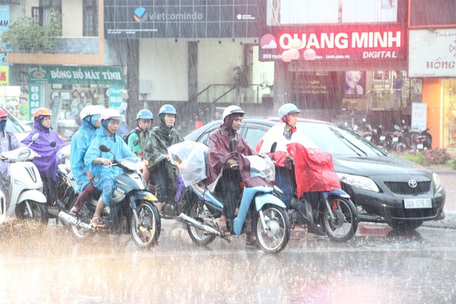 Dự báo thời tiết ngày 4/6/2021: Miền Bắc giảm nhiệt, mưa giông nhiều nơi