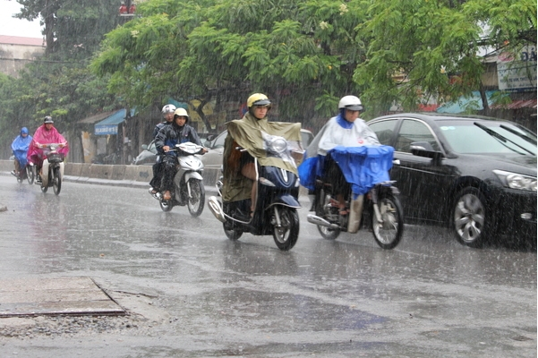 Dự báo thời tiết ngày 12/6/2021: Miền Bắc mưa to từ chiều nay