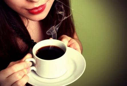 Phụ nữ uống cà phê sẽ có ít mỡ thừa, gan khỏe và sống thọ hơn người không uống