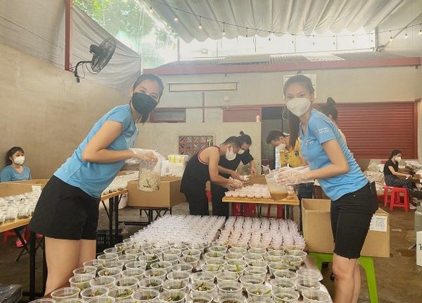 Hoa hậu Tiểu Vy, Á hậu Ngọc Thảo tích cực làm tình nguyện viên