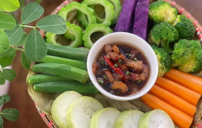 Thực đơn hàng ngày: Rau củ chấm kho quẹt