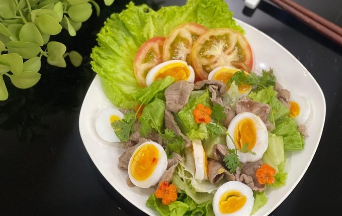 Thực đơn hàng ngày: Salad thịt bò xà lách