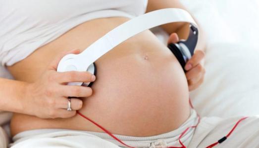 5 điều mẹ bầu làm giúp thai nhi thông minh từ trong bụng