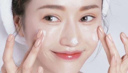 Bật mí thời gian chờ của các bước skincare, làm đúng da sẽ đẹp