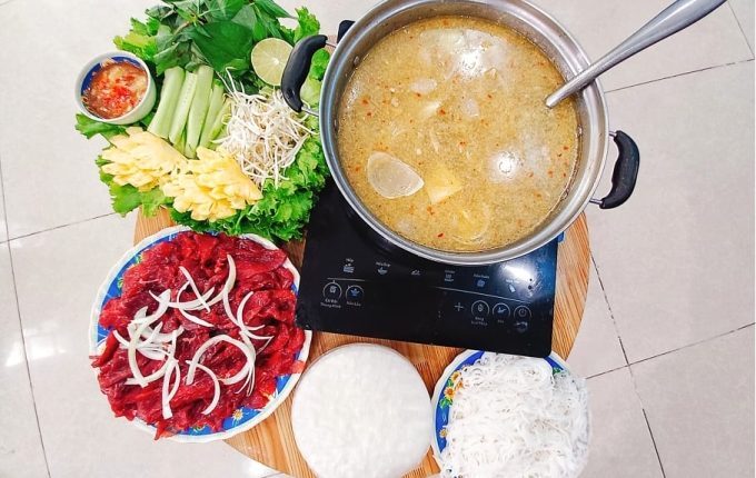 Thực đơn hàng ngày: Lẩu bò nhúng dấm cho ngày mùng 1 Tết