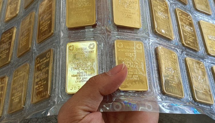 Giá vàng hôm nay 25/02/2022 tăng mạnh sát mốc 67 triệu