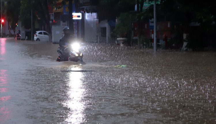 Dự báo thời tiết ngày 2/7/2022: Đông Bắc Bộ mưa giông ầm ầm vào chiều tối