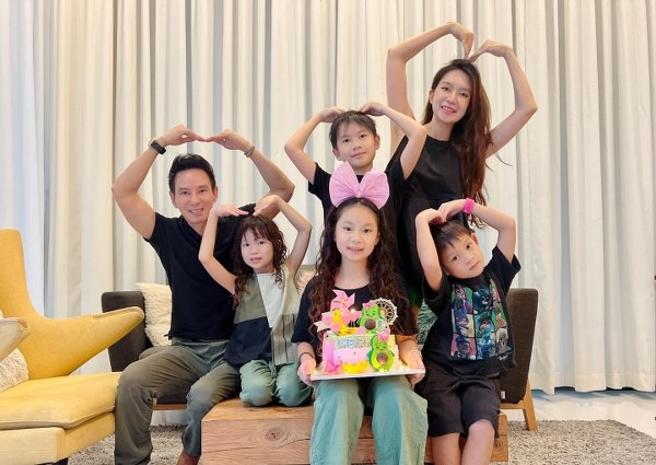 Những gia đình đông con của showbiz Việt