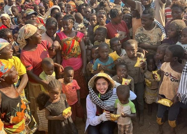 Hoa hậu Thuỳ Tiên làm thiện nguyện ở Angola