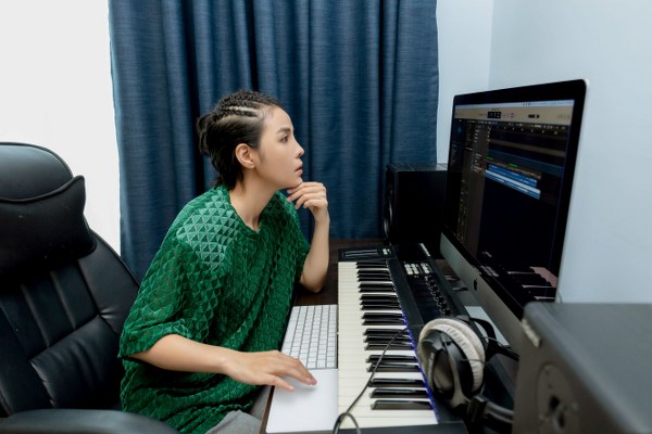 Vũ Cát Tường giới thiệu demo 2 ca khúc mới và úp mở concert cuối năm