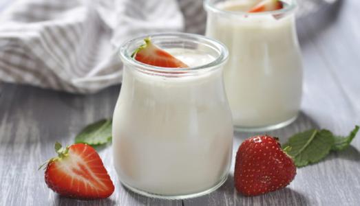 Sữa chua có gì khác biệt so với sữa tươi? Loại nào tốt cho sức khỏe?