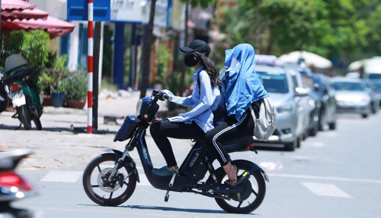 Dự báo thời tiết ngày 18/8/2022: Miền Bắc oi nóng, Nam Bộ mưa giông