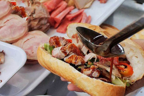 Thực đơn hàng ngày: Bánh mì heo quay