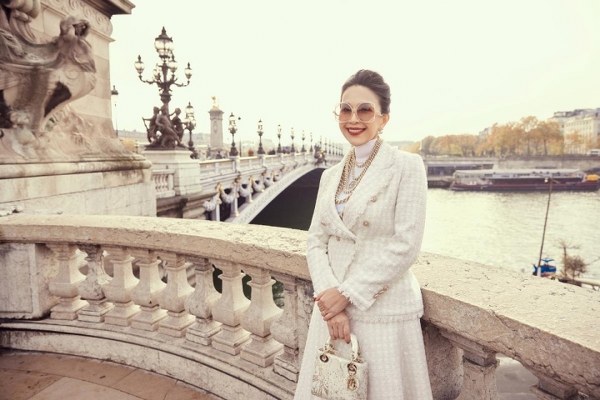 “Nữ hoàng ảnh lịch” Diễm My đón tuổi 60 ở Pháp