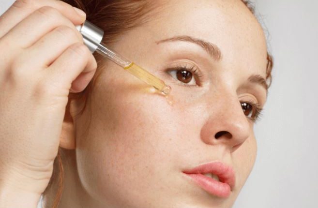Sử dụng dầu dưỡng da mặt bạn đừng ngó lơ lời khuyên sau của các chuyên gia