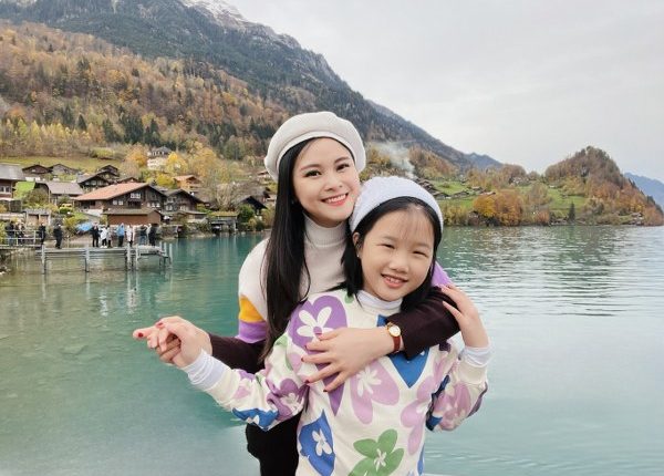 BTV Khánh Ly cùng con gái du ngoạn 3 nước châu Âu