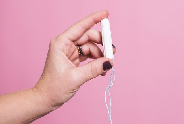 Có nên làm ‘chuyện ấy’ khi đang sử dụng tampon?