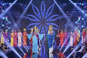 38 người đẹp Miss Charm 2023 diện áo dài Việt mở màn đêm bán kết