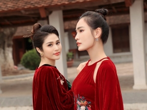 BTV Minh Trang và Linh Thủy yêu kiều khi diện áo nhung thêu