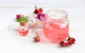 6 cách chăm sóc da bằng hoa hồng cho một làn da mịn màng và trắng sáng