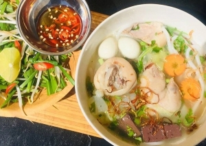 Thực đơn hàng ngày: Bánh canh giò he