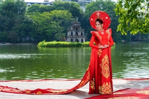 Chiếc áo dài 'Dấu ấn thời gian' của NTK Hoàng Ly vừa xác nhận kỷ lục Guinness Việt Nam