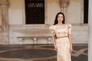 Hoa hậu Thu Hoài thể hiện sự quyến rũ trong bộ ảnh được chụp tại Venice 