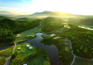 Hệ thống cơ sở lưu trú sang trọng và các điểm tham quan nổi tiếng nâng tầm trải nghiệm chơi golf tại miền Trung