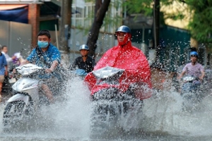 Thời tiết ngày 24/8/2023: Hà Nội mưa to, gió giật mạnh