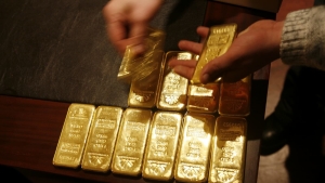 Giá vàng hôm nay 29/8/2023: Giá vàng thế giới tăng lên mức 1.924,4 USD/oz