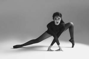 Ngọc Ánh (The New Mentor) hoá thân thành vũ công ballet trong bộ ảnh đen trắng đầy sức hút