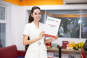 Hoa hậu Lê Hoàng Phương nhận học bổng Thạc sĩ Quản trị kinh doanh